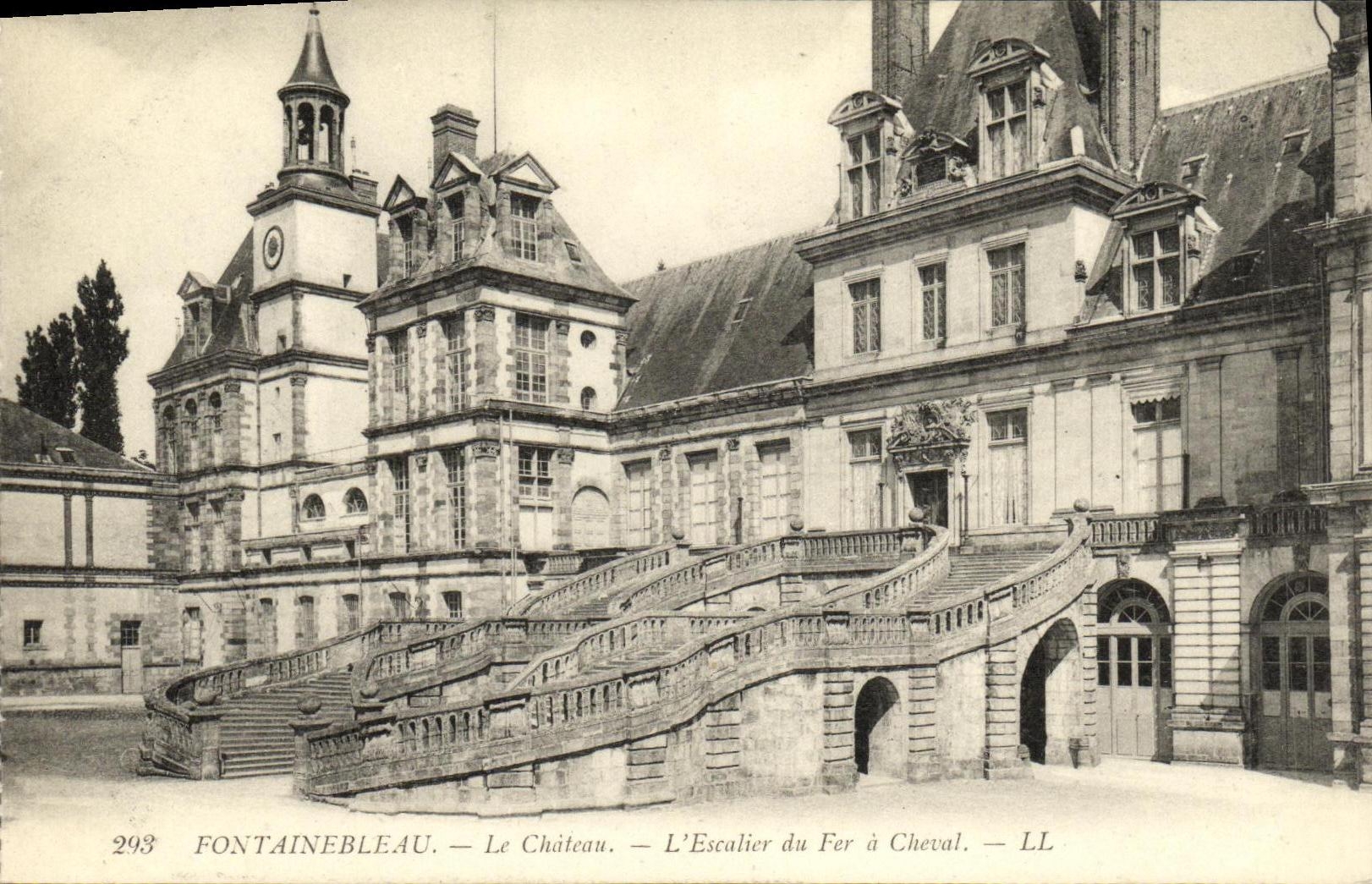 VINTAGE POSTCARD Fontainebleau the Castle L Staircase of the Horseshoe