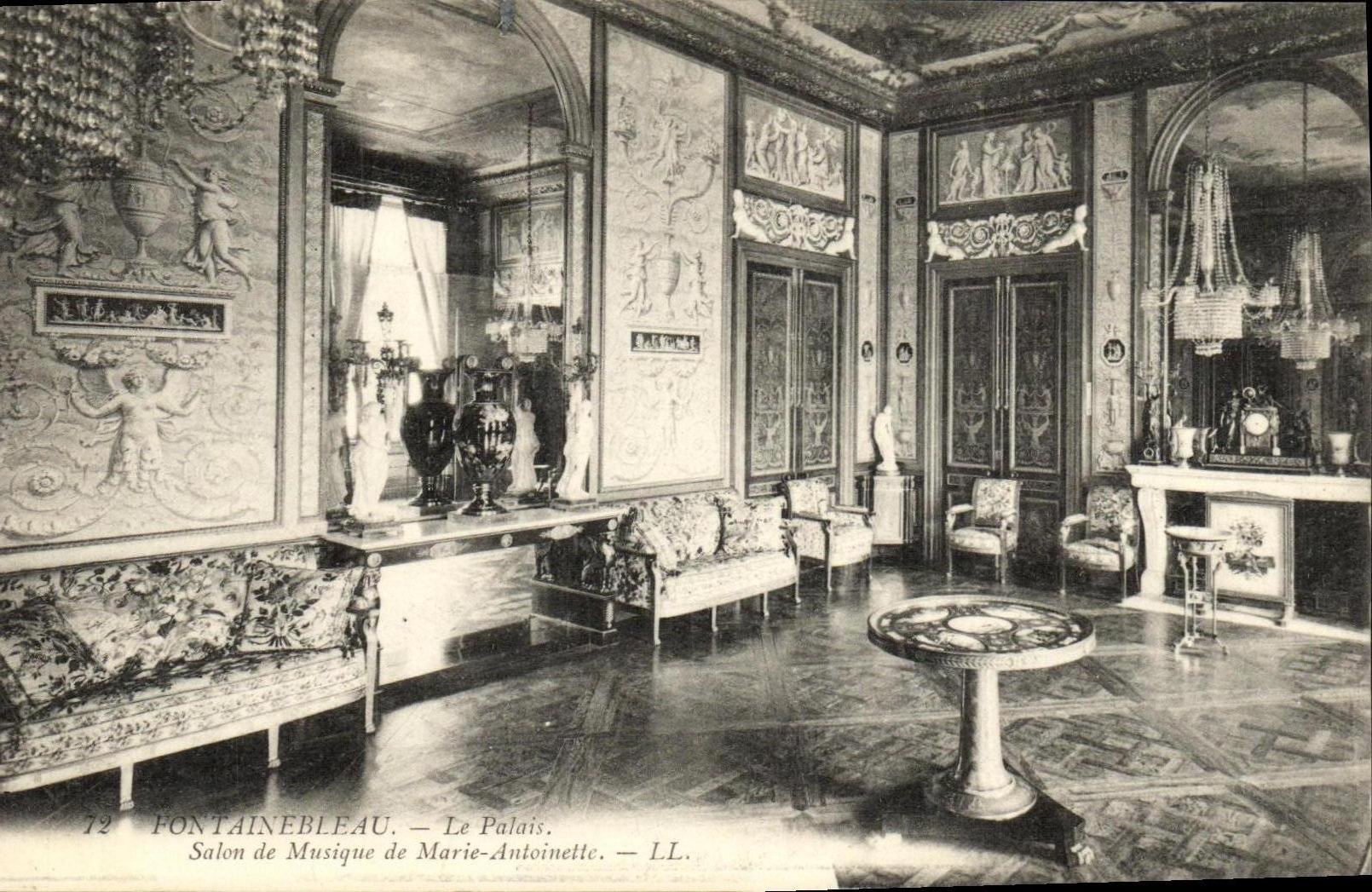 VINTAGE POSTCARD Fontainebleau the Palate Living room of Music of Marie Antoinette