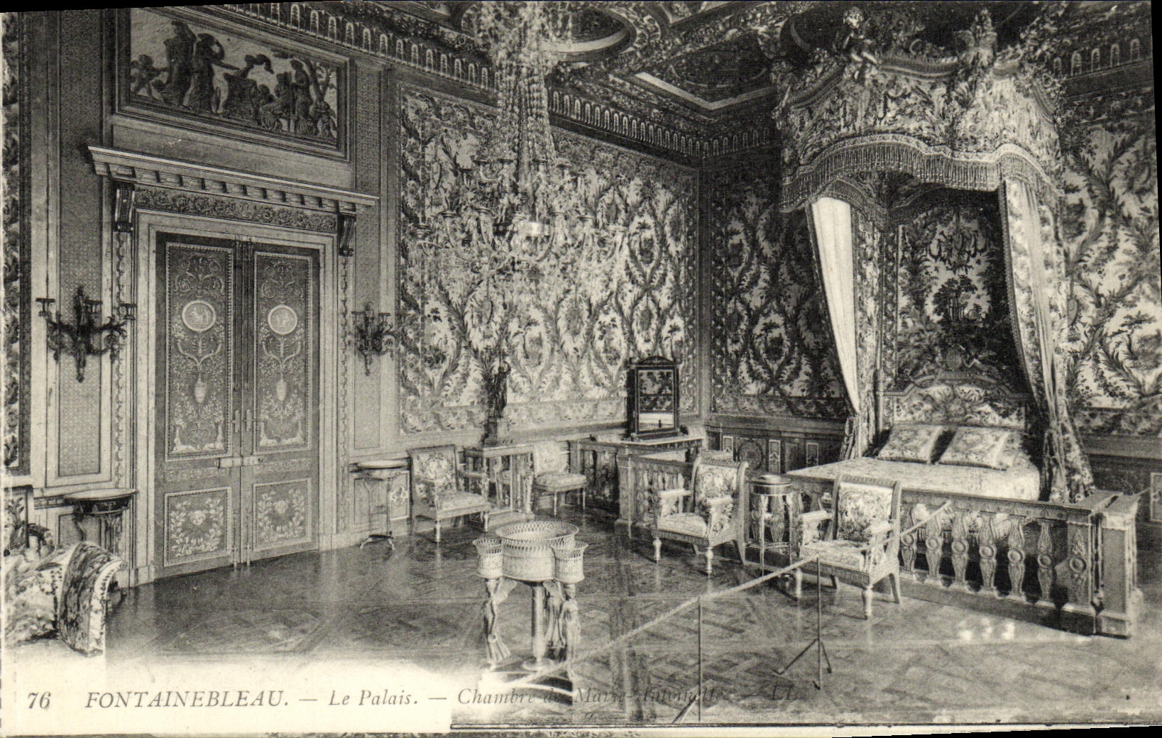 VINTAGE POSTCARD Fontainebleau the Palate Room of Marie Antoinette