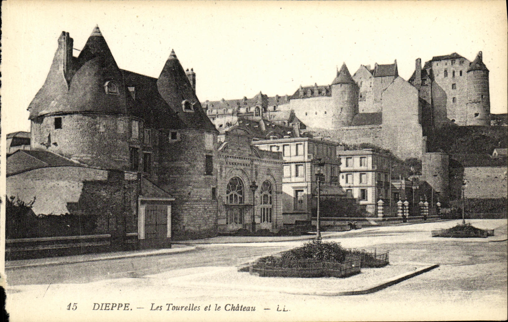 Torrecillas de Dieppe de la POSTAL de la VENDIMIA y el castillo