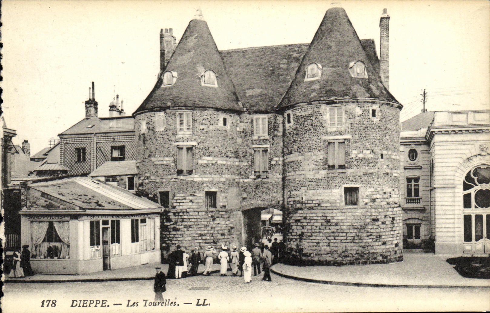 Torrecillas de Dieppe de la POSTAL de la VENDIMIA