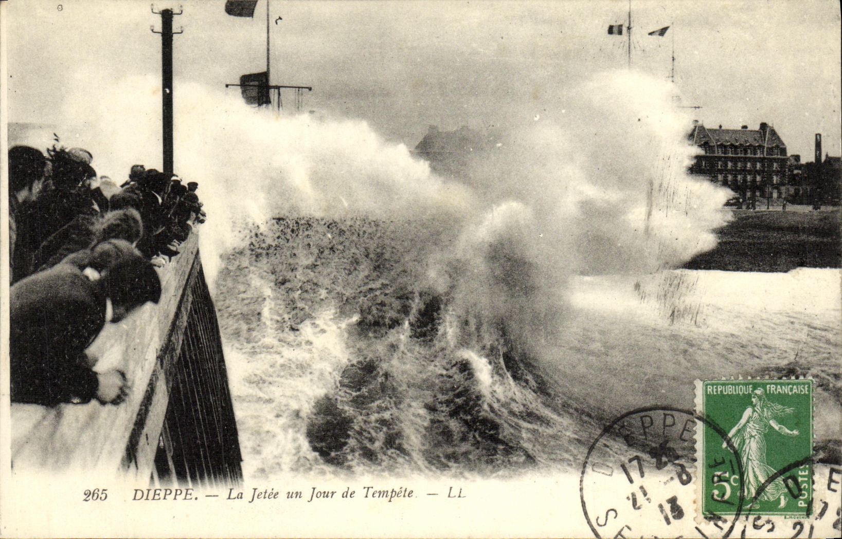 POSTAL Dieppe de la VENDIMIA el embarcadero un dia de tormenta