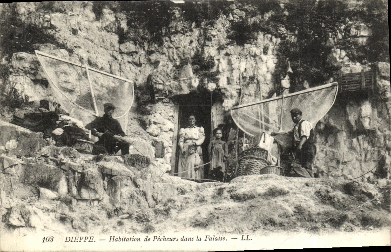 La vivienda de Dieppe de la POSTAL de la VENDIMIA de pecadores en acantilado sinned