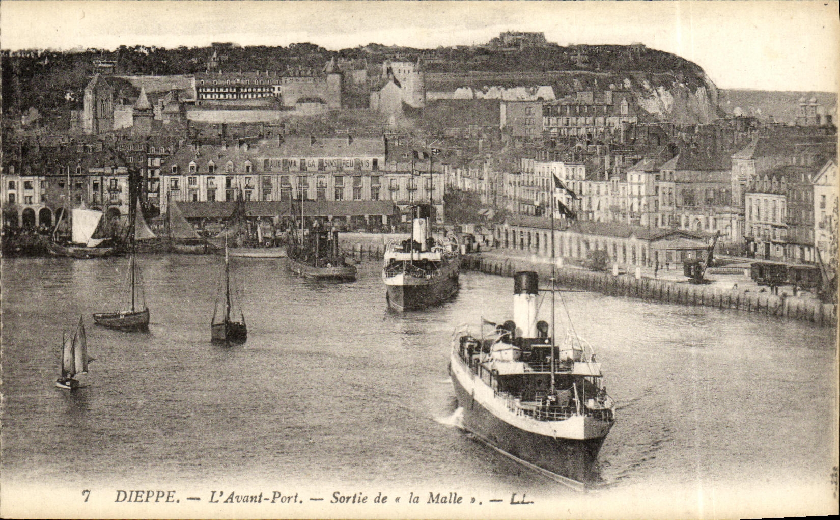 POSTAL Dieppe L de la VENDIMIA antes de la izquierda portuaria los barcos del tronco