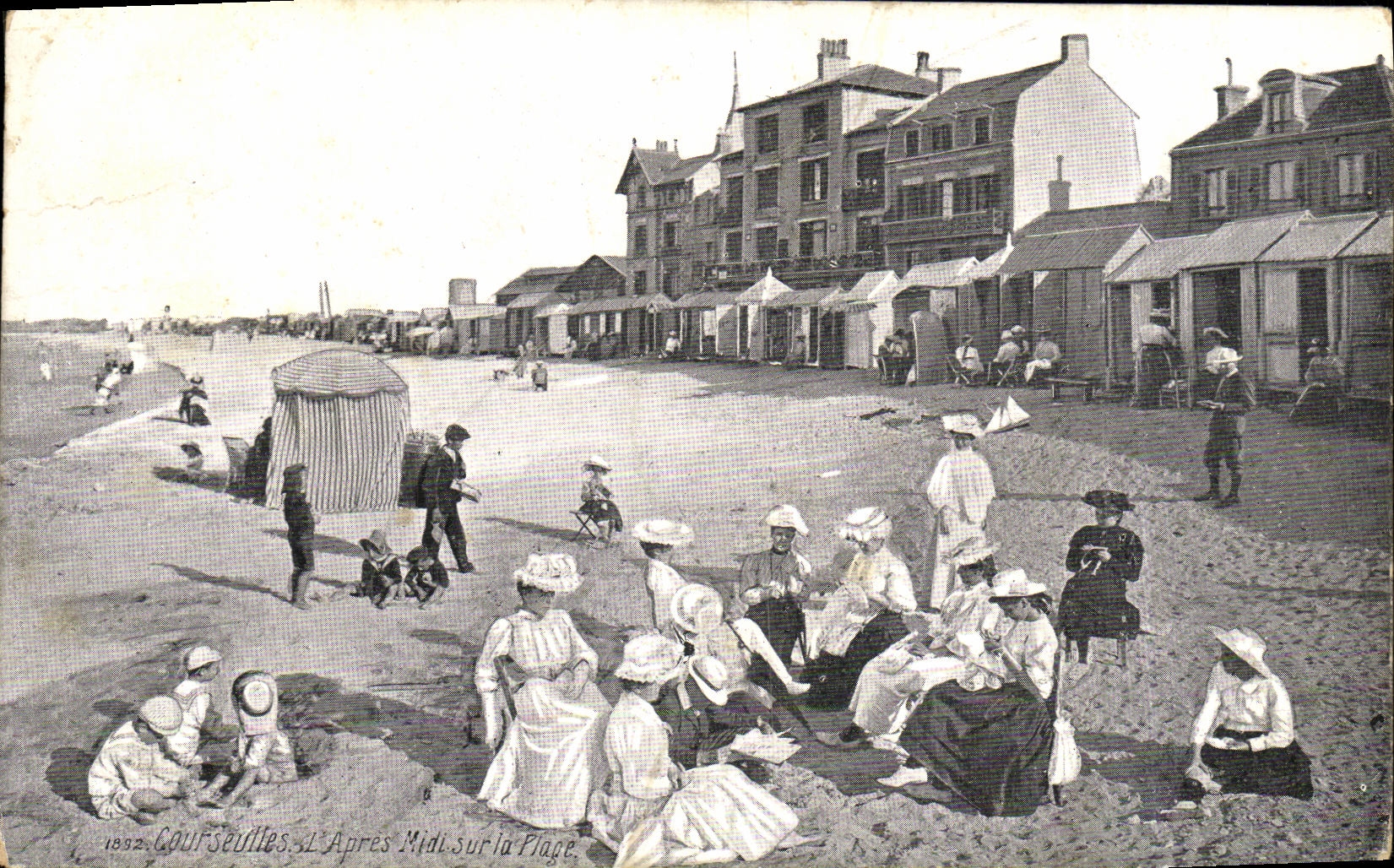 Corte Sevlles L de Dieppe de la POSTAL de la VENDIMIA despues del mediodia en las mujeres de la playa