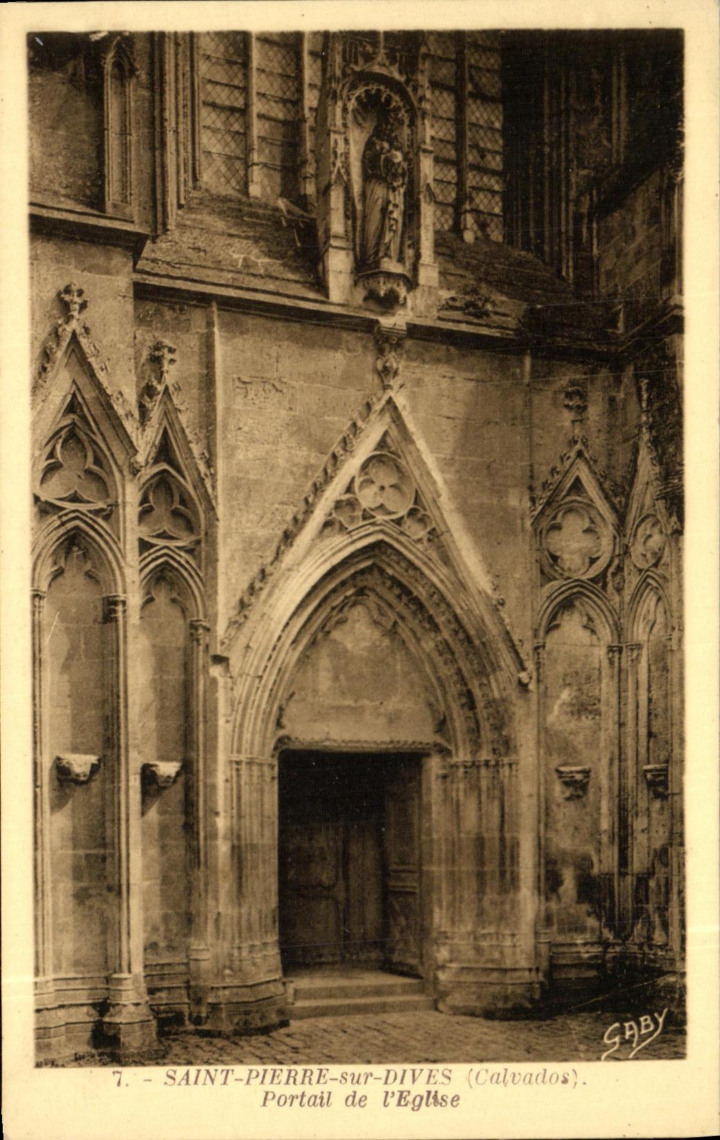 VINTAGE POSTCARD Saint Pierre on Divine Gate of L Church