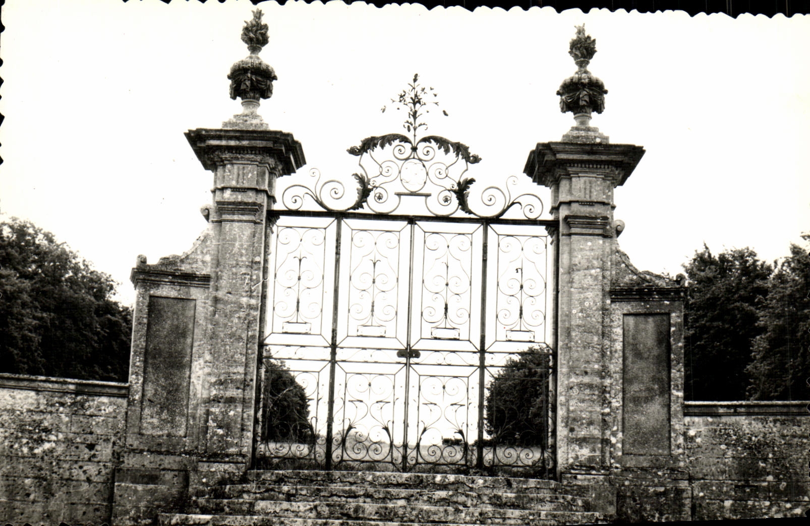 CPSM Brecy the castle and its gardens