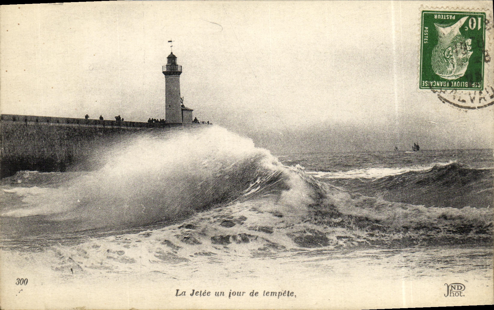 VINTAGE POSTCARD the Pier One Day Of Storm Lighthouse
