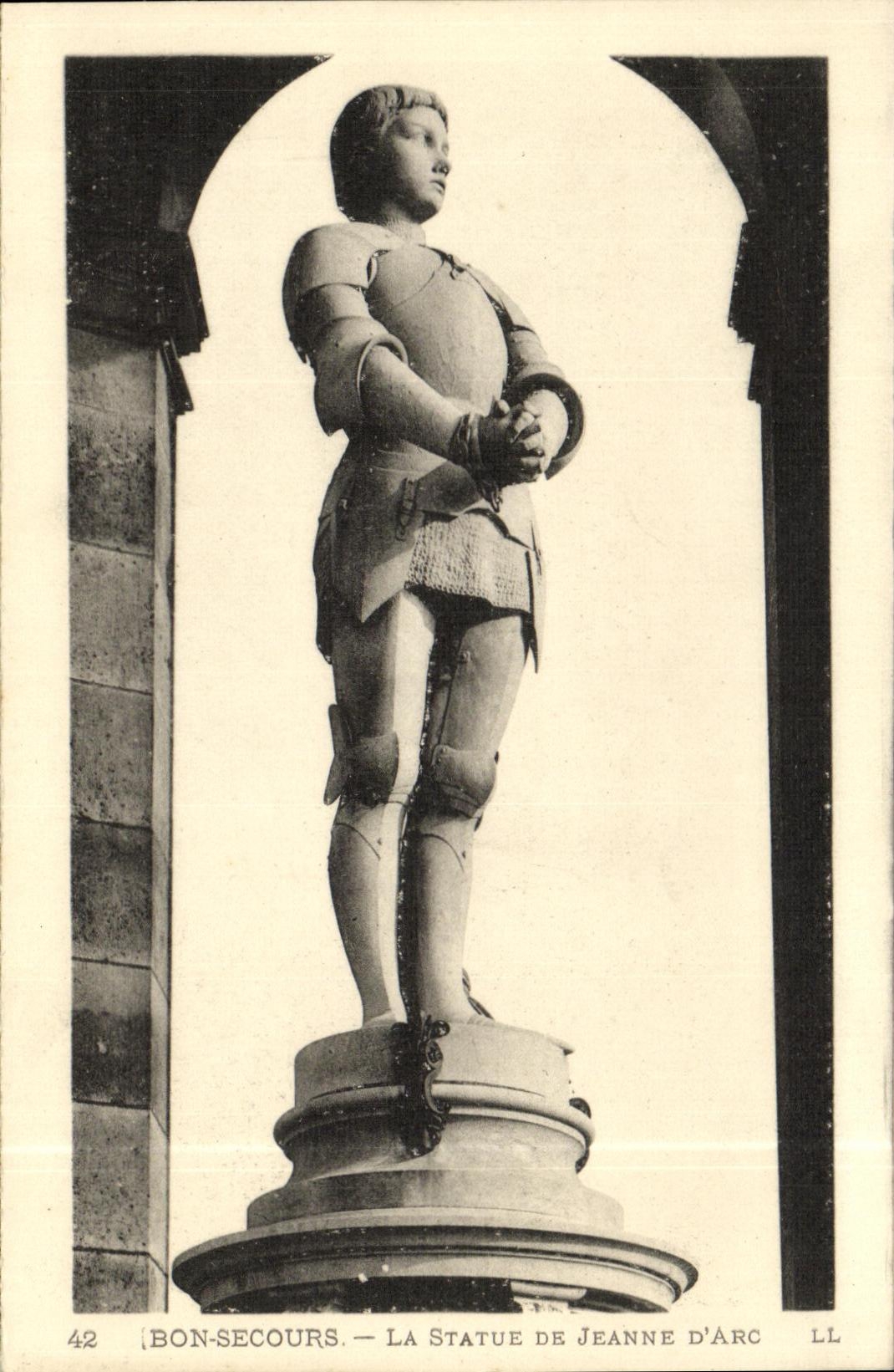 VINTAGE POSTCARD Good Help the Statue Of Jeanne D Arc