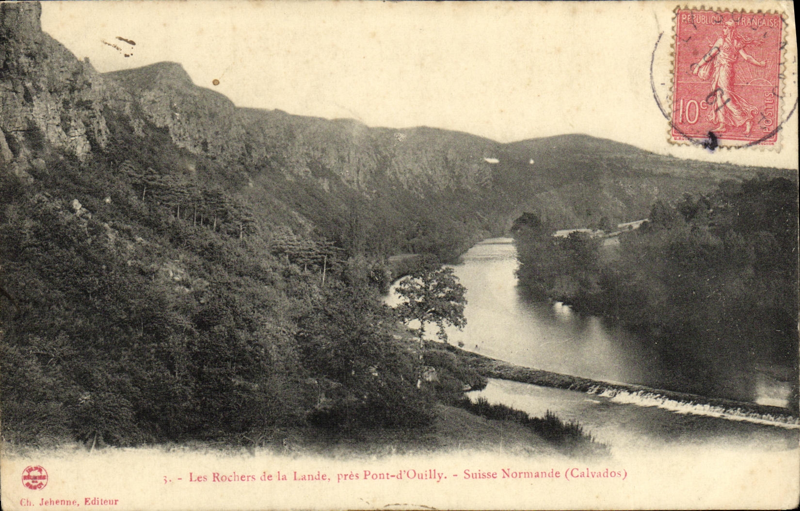 Las rocas de la POSTAL de la VENDIMIA del amarran a normandos suizos cercanos del puente D Ouilly