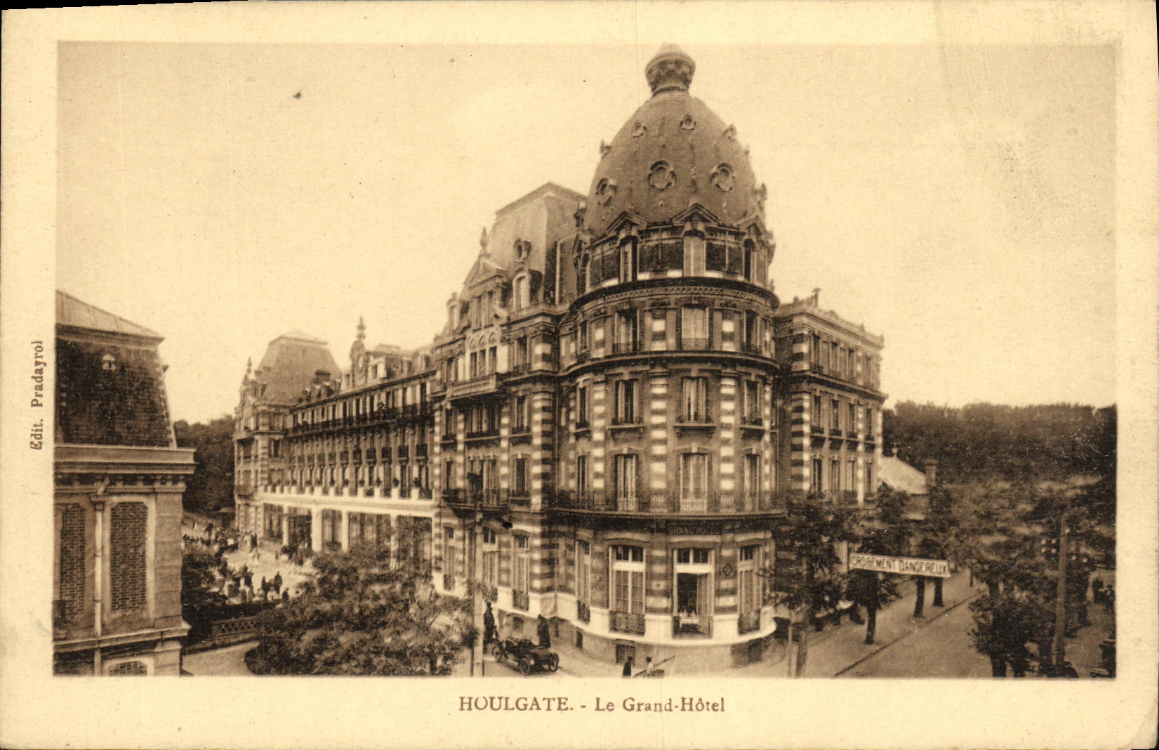 VINTAGE POSTCARD Houlgate the Large Hotel