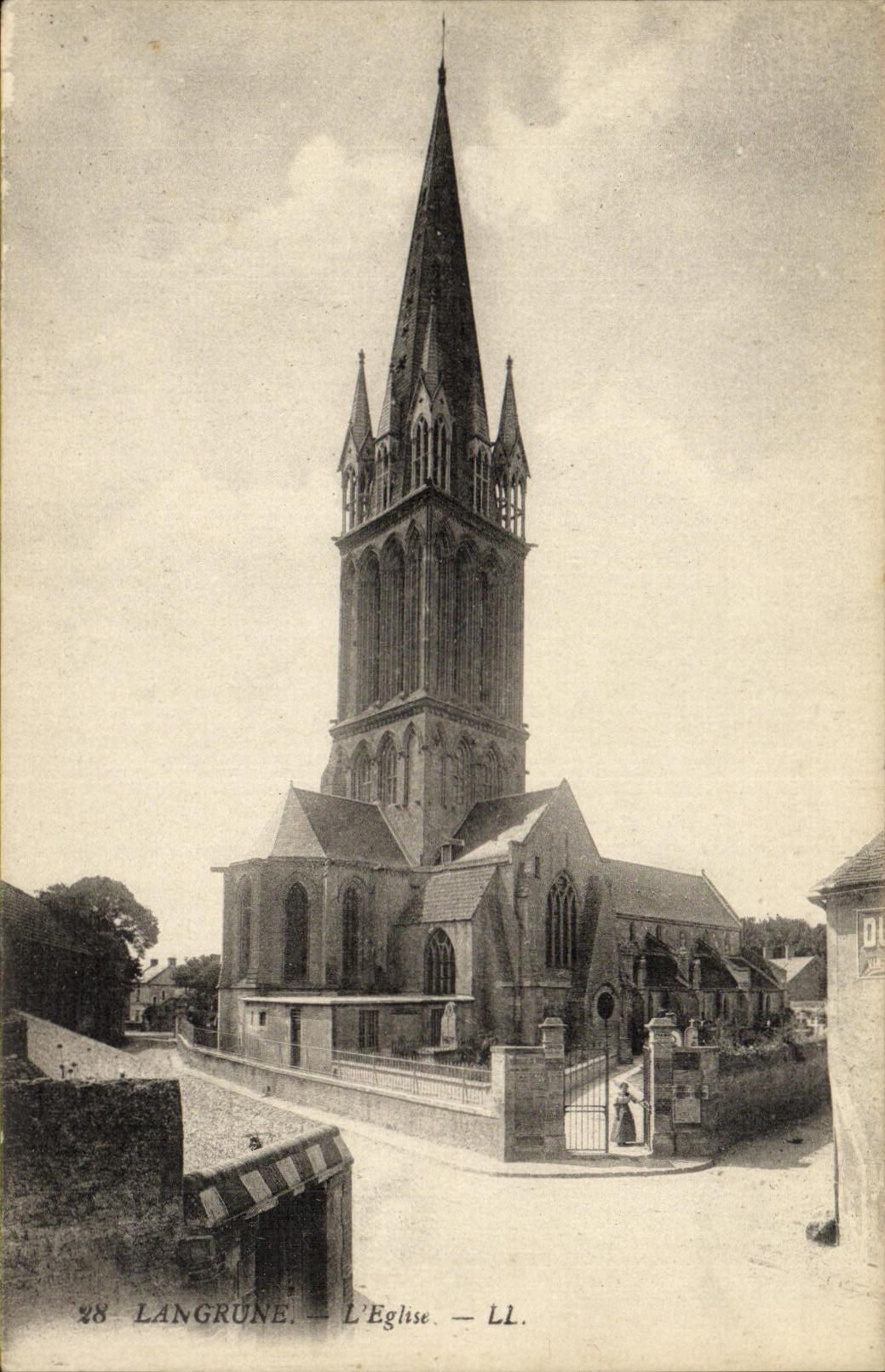VINTAGE POSTCARD Langrune L Church
