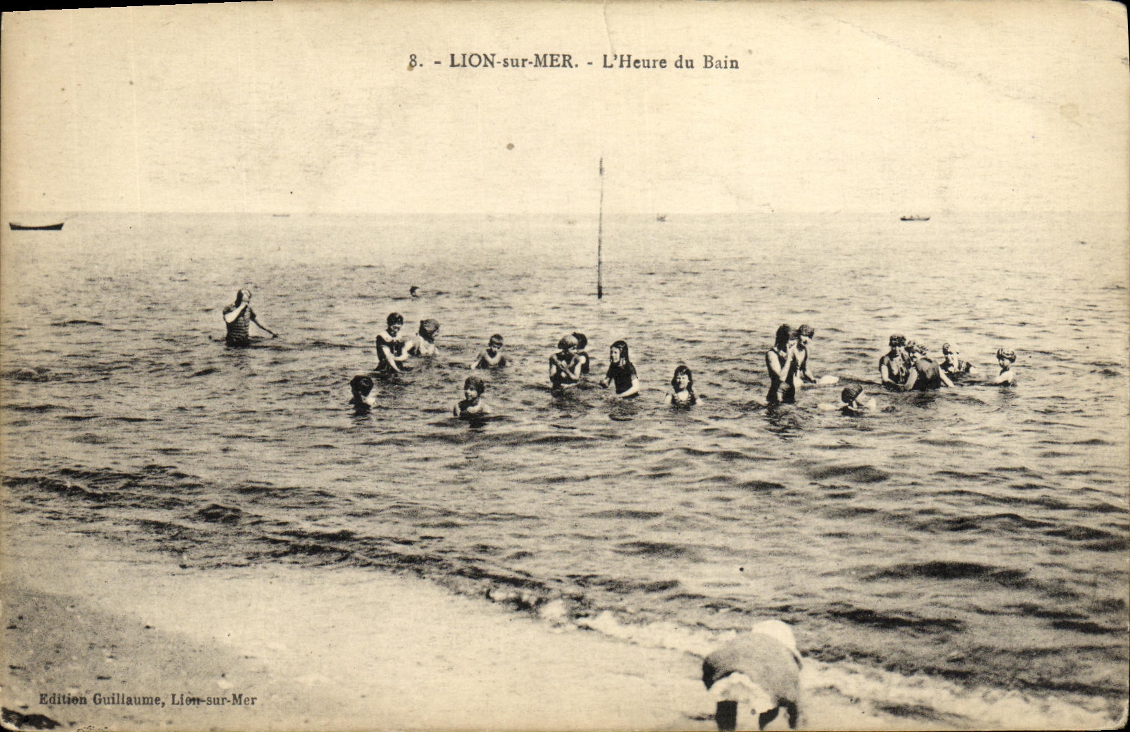 VINTAGE POSTCARD Lion sur Mer L Hour of the Bath