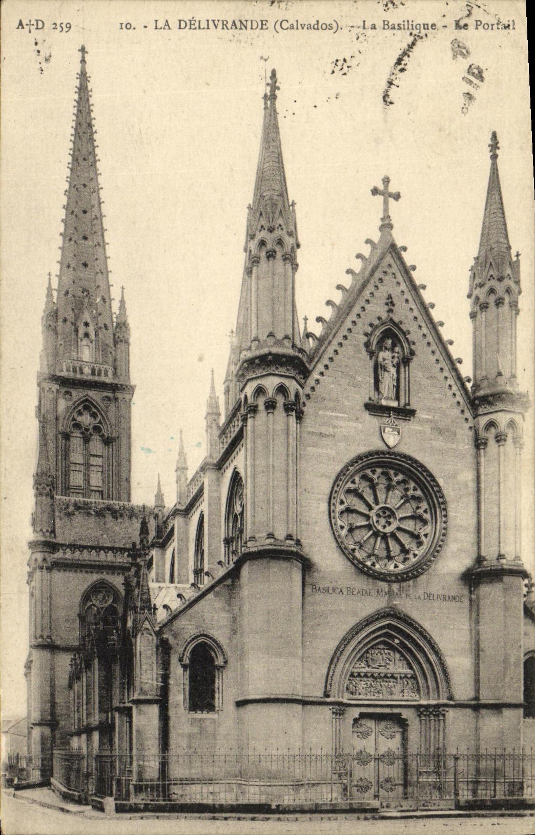 VINTAGE POSTCARD Delivrande the basilica the gate