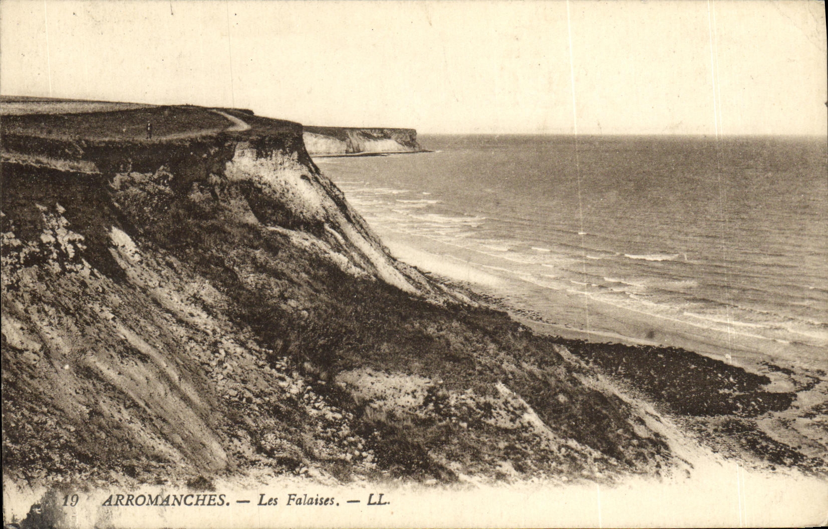 Acantilados de Arromanches de la POSTAL de la VENDIMIA