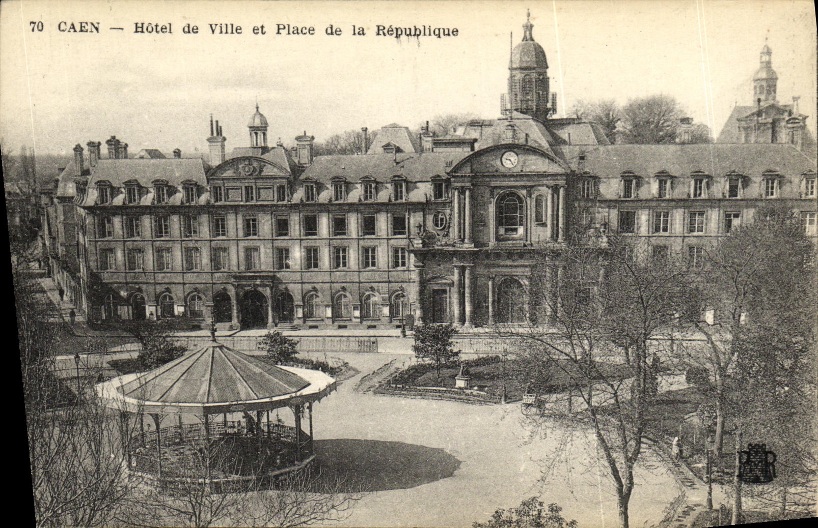 CPA Caen Hotel de Ville et Place de La Republique