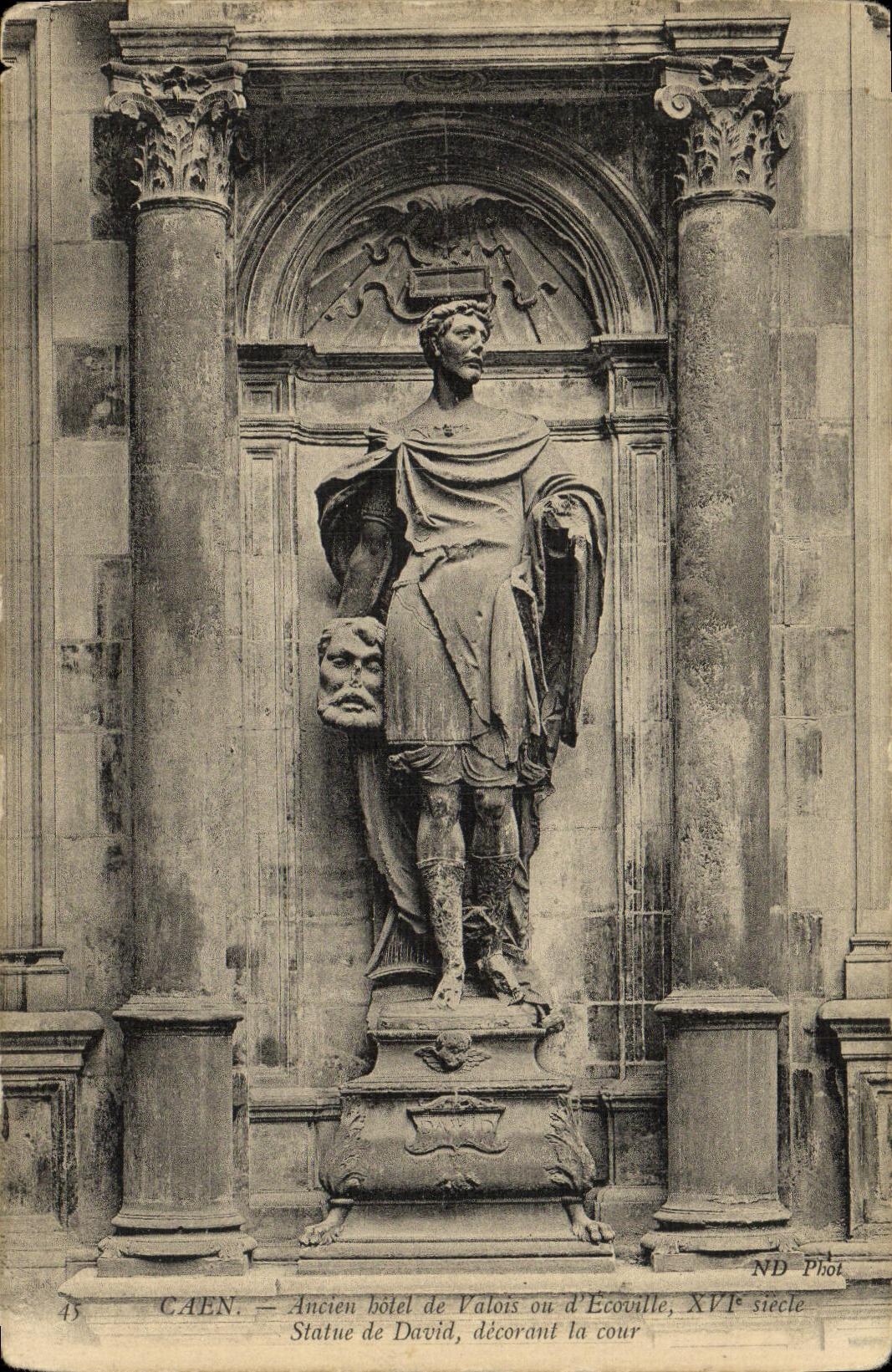 Hotel viejo de Caen de la POSTAL de la VENDIMIA de Valois o reglas de D Ecoville de David que adornan la corte