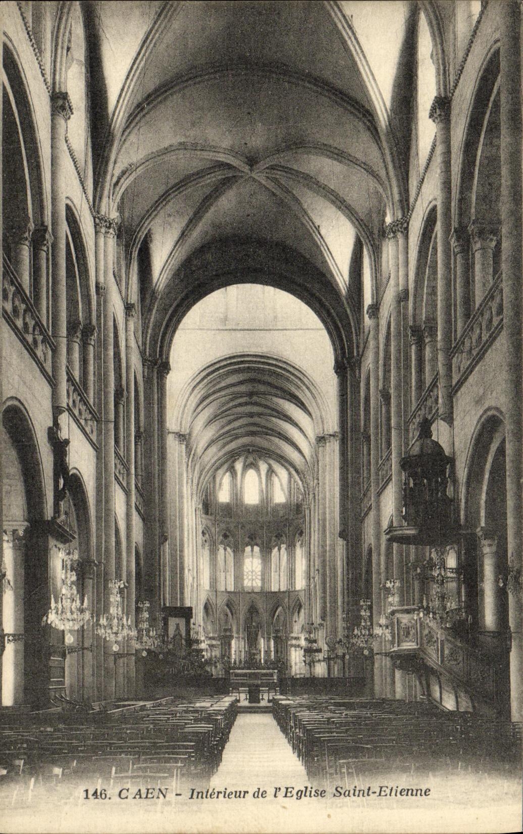 CPA Caen Interieur de l Eglise Saint Etienne