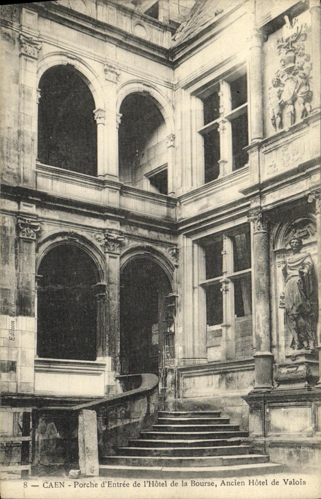 CPA Caen Porche d Entree de l Hotel de La Bourse 