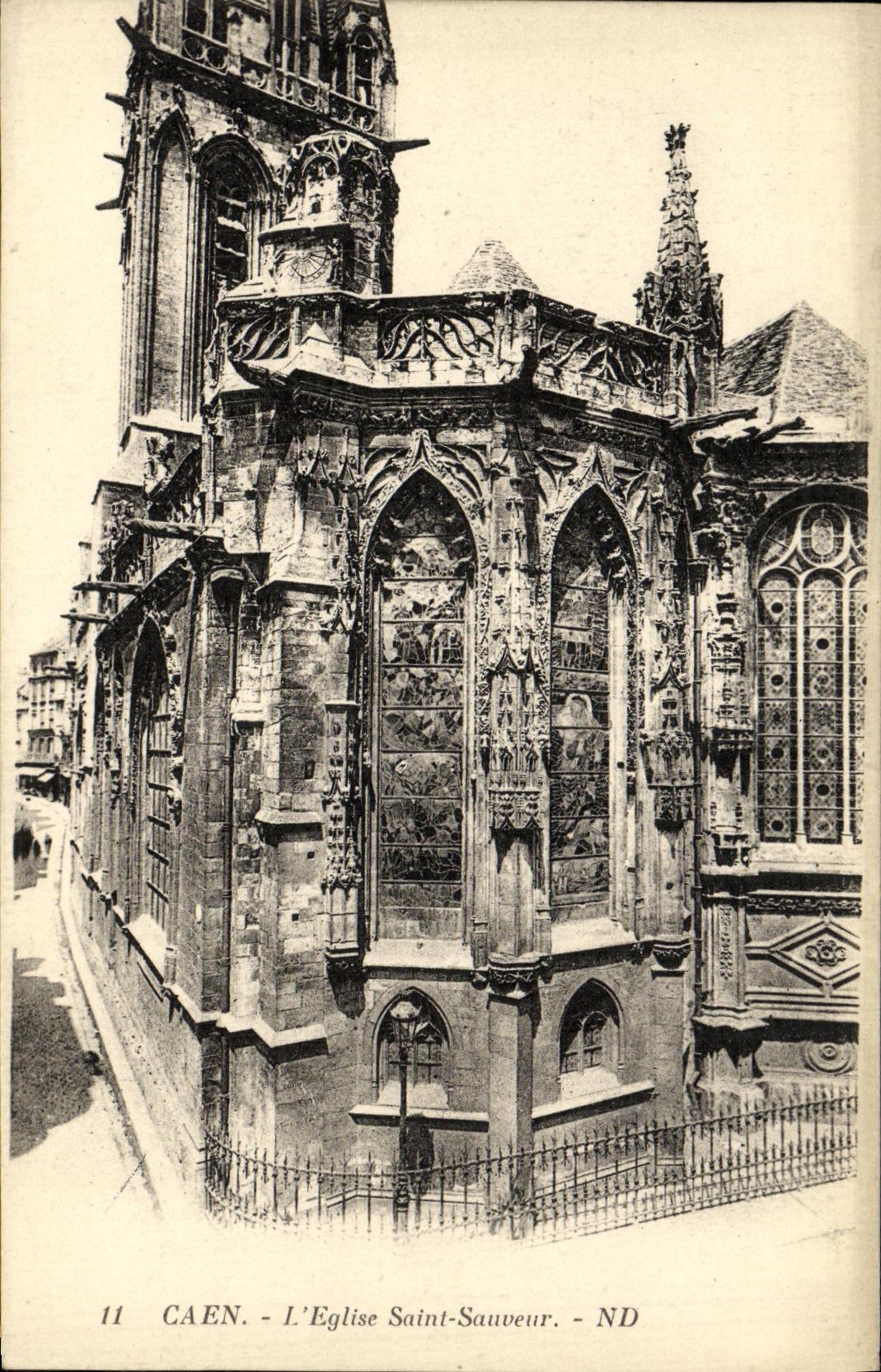 CPA Caen L Eglise Saint Sauveur 