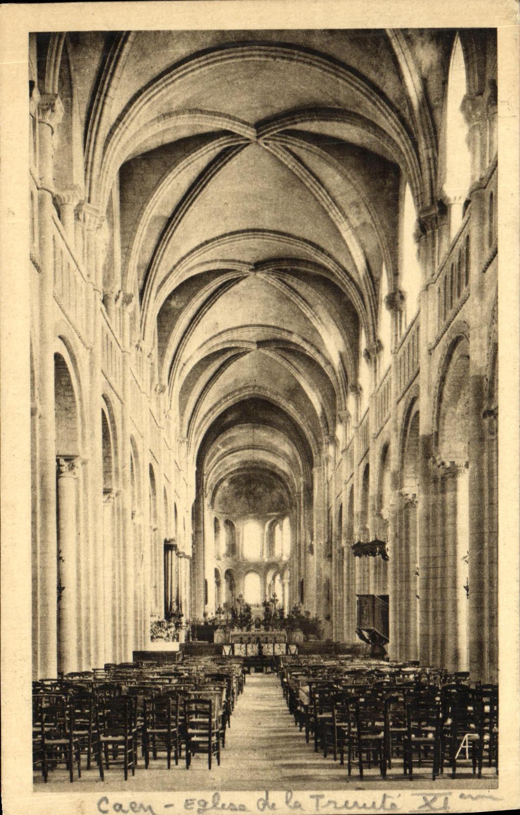VINTAGE POSTCARD Caen Church of the Trinity