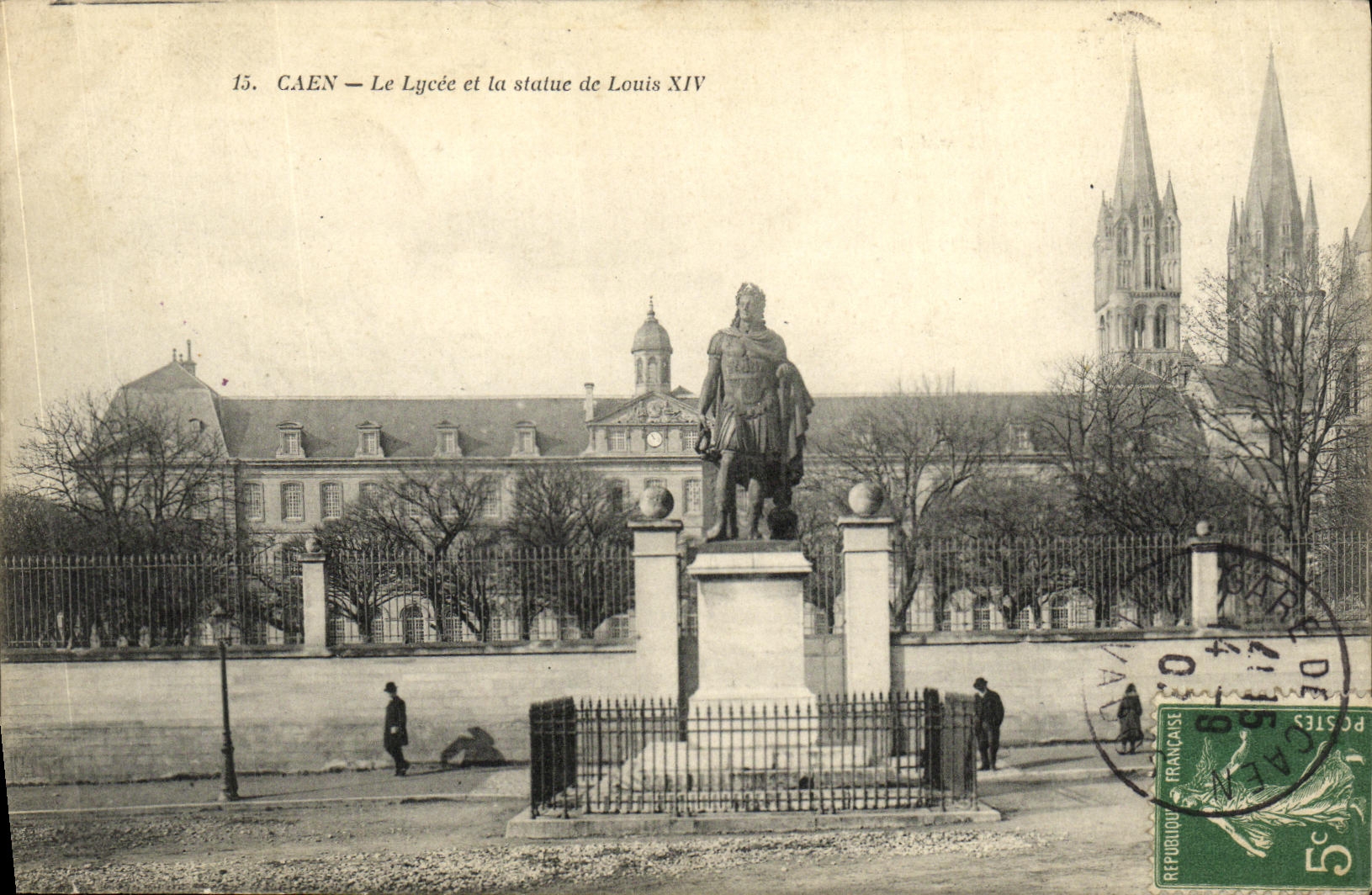 CPA Caen Le Lycee et la Statue de Louis XIV