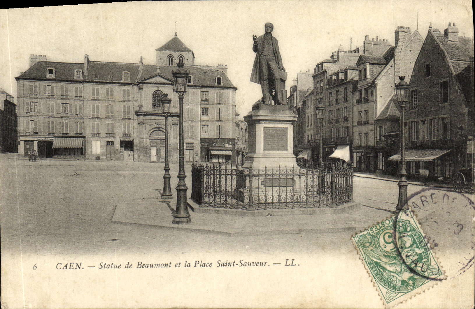 CPA Caen Statue de Beaumont et le Place Saint Sauveur