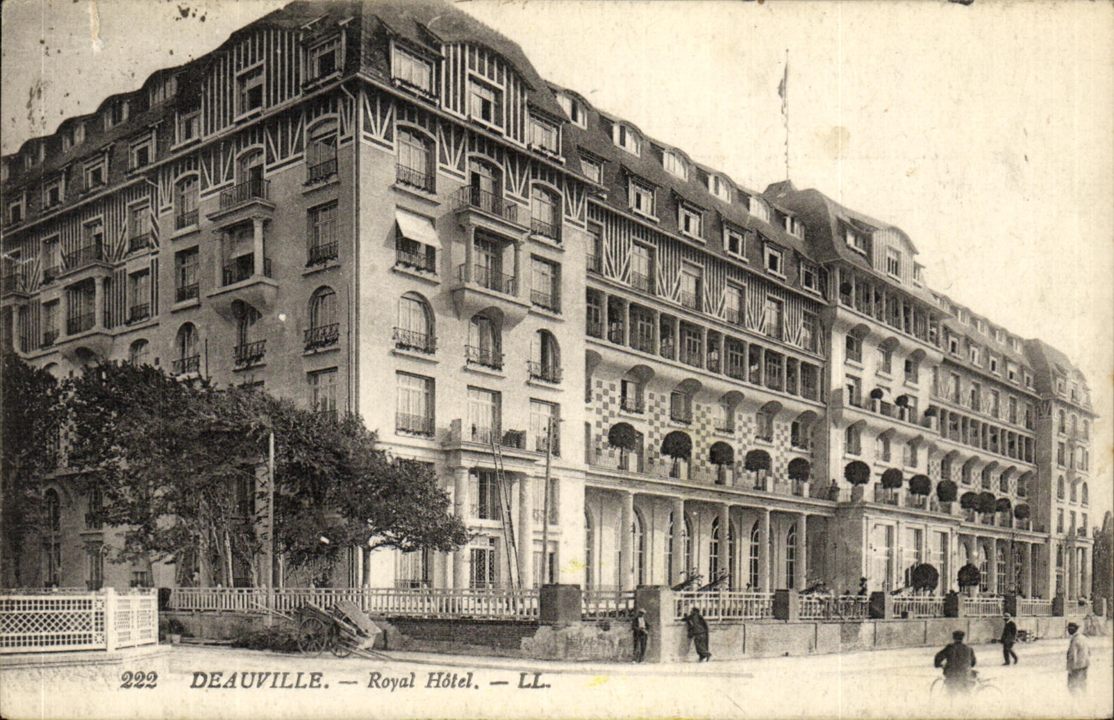 VINTAGE POSTCARD Deauville Royal Hotel