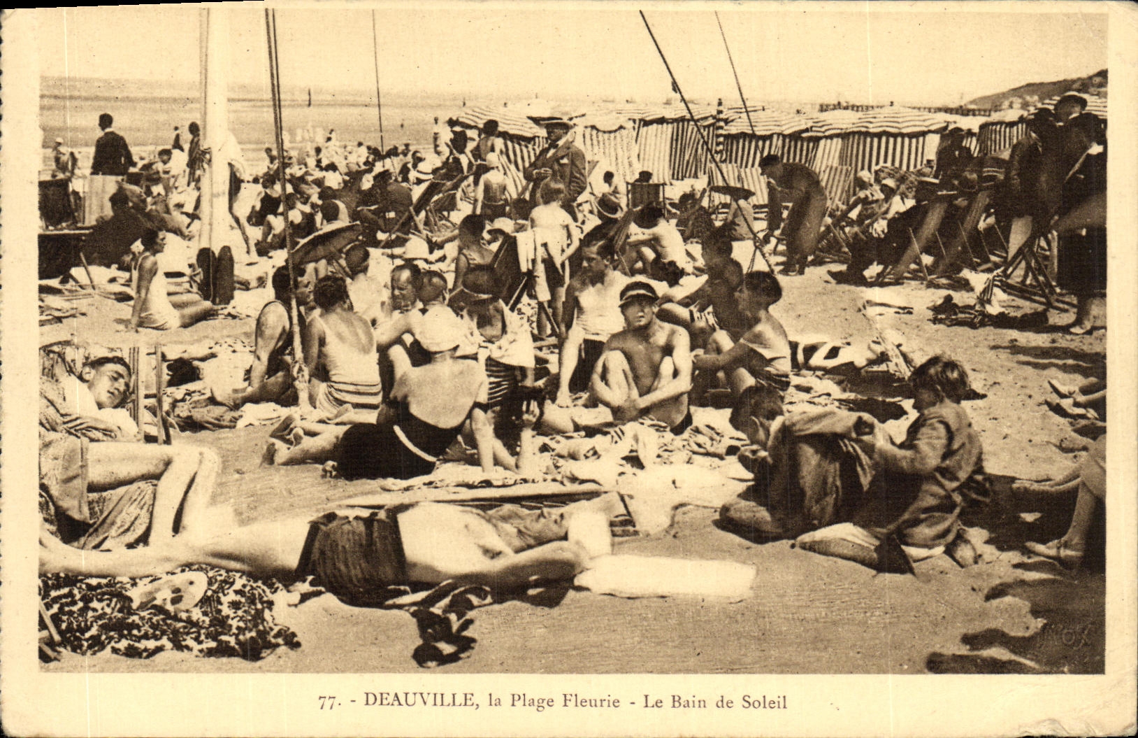 CPA Deauville La Plage Fleurie le Bain de Soleil