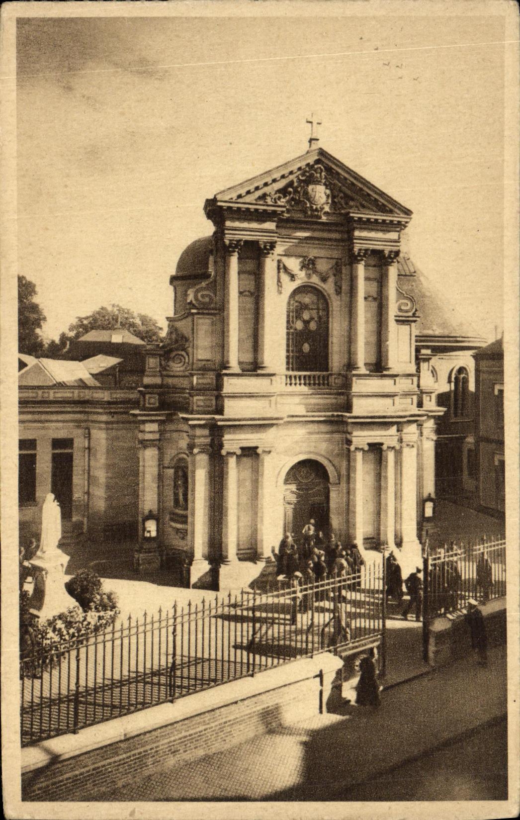 VINTAGE POSTCARD Lisieux the vault of the Carmelite nuns