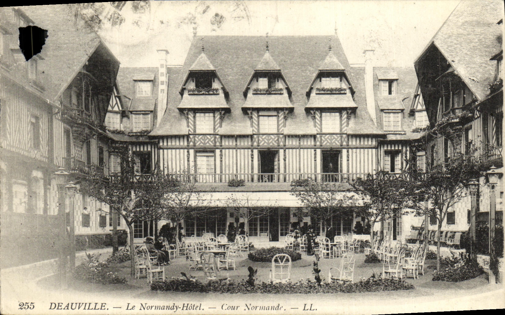 Normando de la corte del hotel de Deauville Normandia de la POSTAL de la VENDIMIA