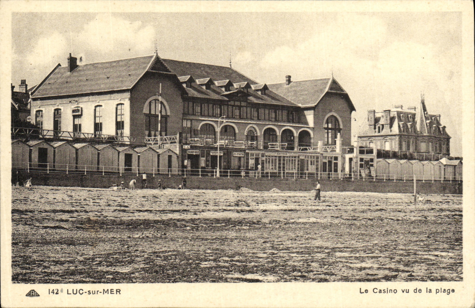 POSTAL Lucas de la VENDIMIA en el mar el casino visto de la playa