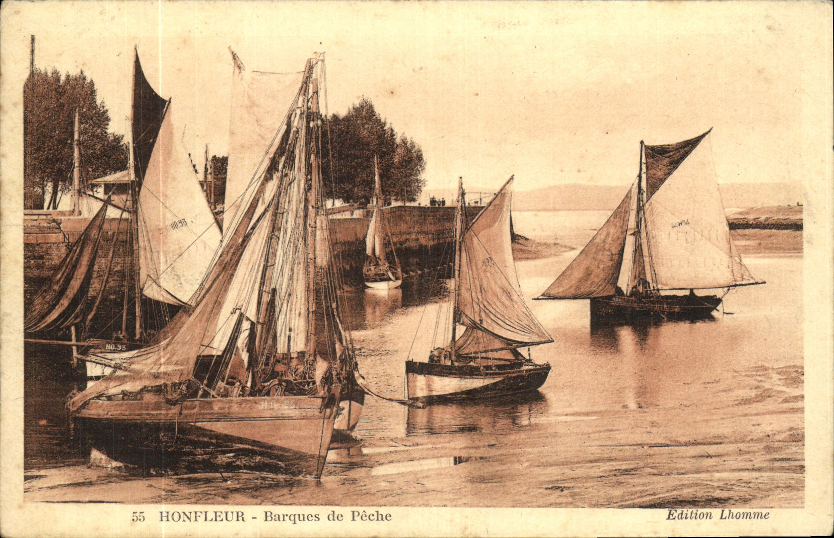 VINTAGE POSTCARD Honfleur Small fishing boats Boats