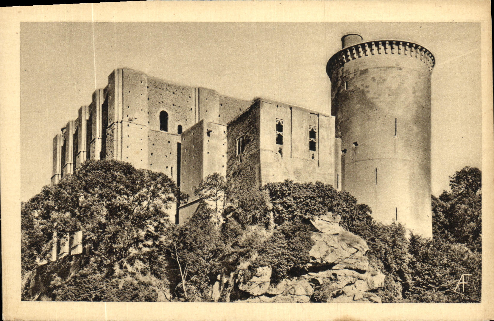VINTAGE POSTCARD Cliff the Castle