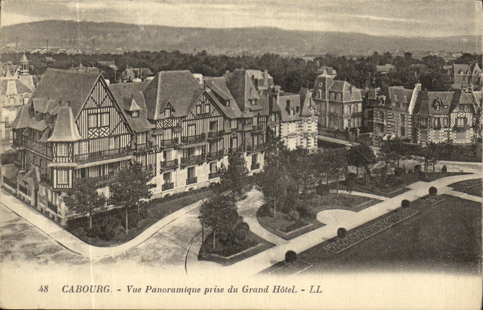 Opinion panoramica de Cabourg de la POSTAL de la VENDIMIA tomada del hotel grande