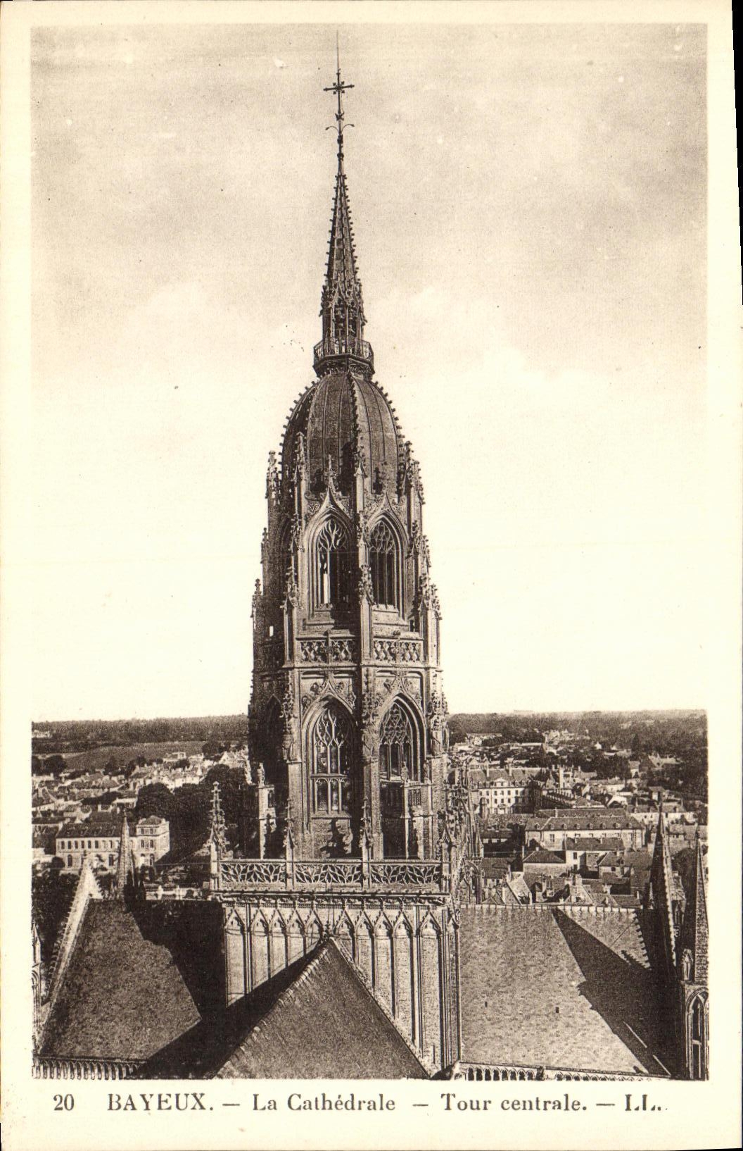 POSTAL Bayeux de la VENDIMIA la torre de la central de la catedral