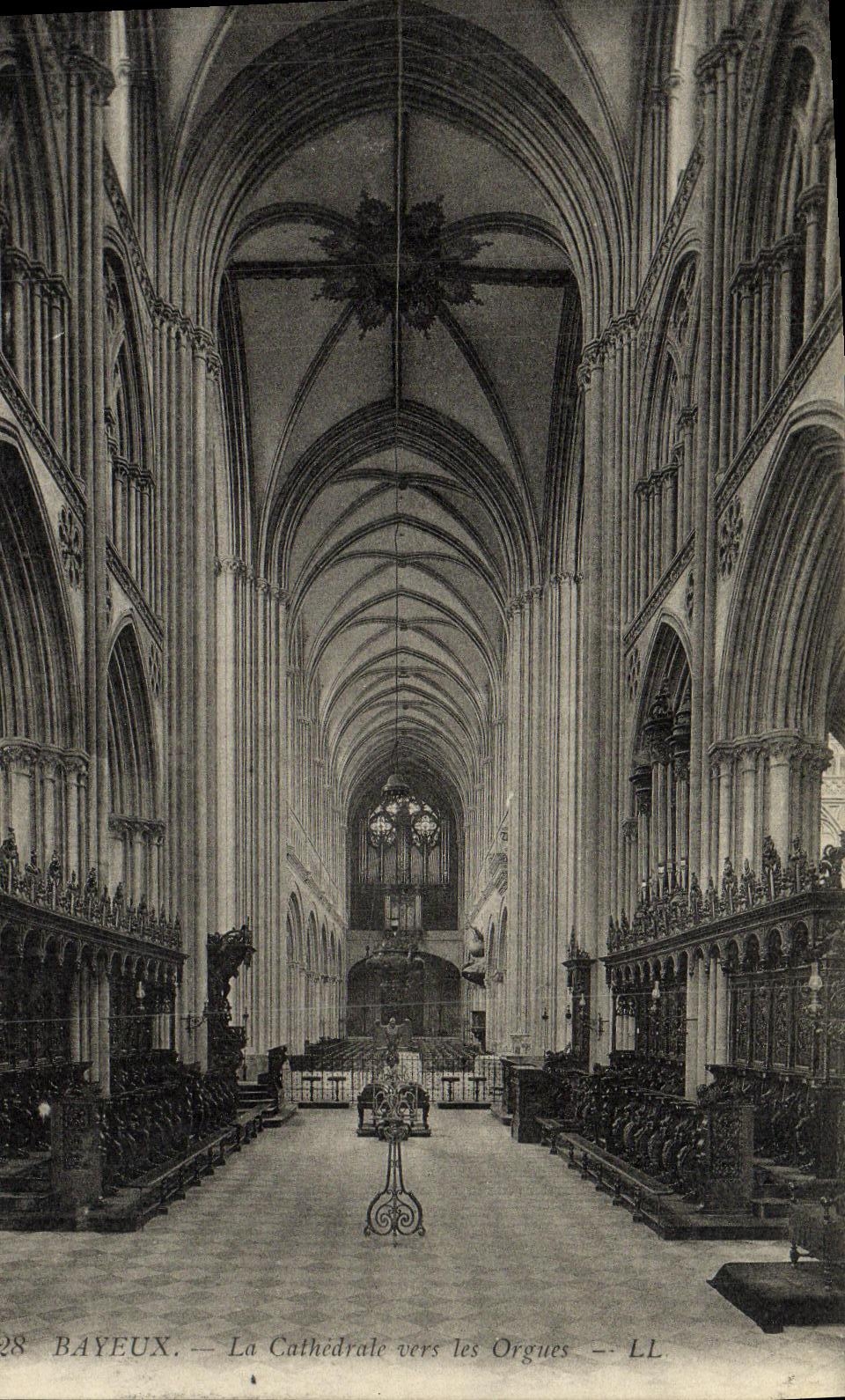 POSTAL Bayeux de la VENDIMIA la catedral hacia el organo