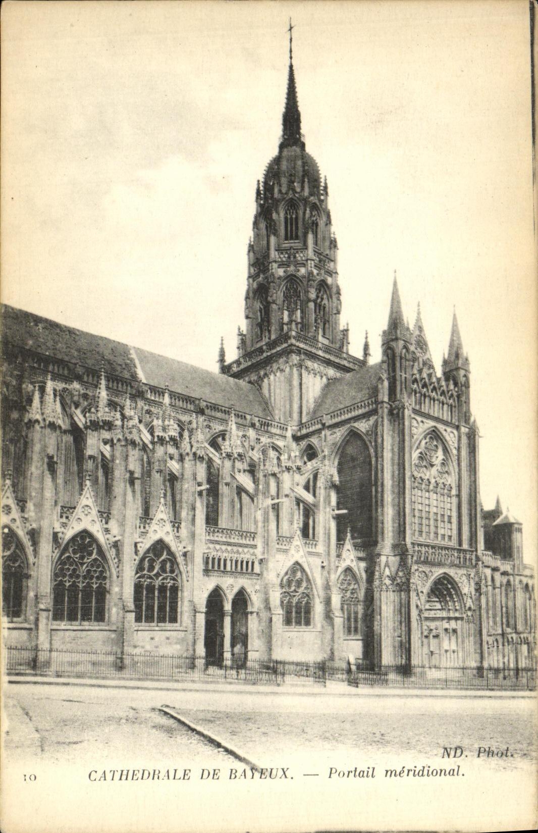 VINTAGE POSTCARD Cathedral of Bayeux Southernmost Gate