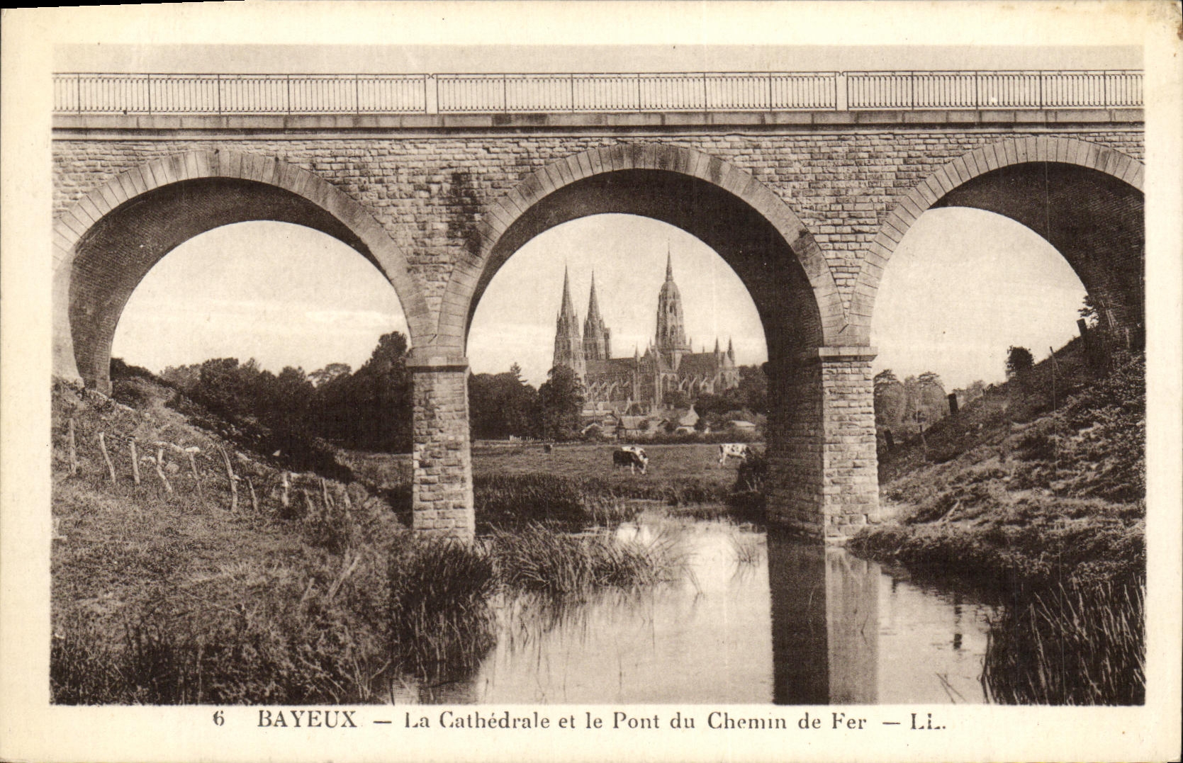 POSTAL Bayeux de la VENDIMIA la catedral y el puente del ferrocarril
