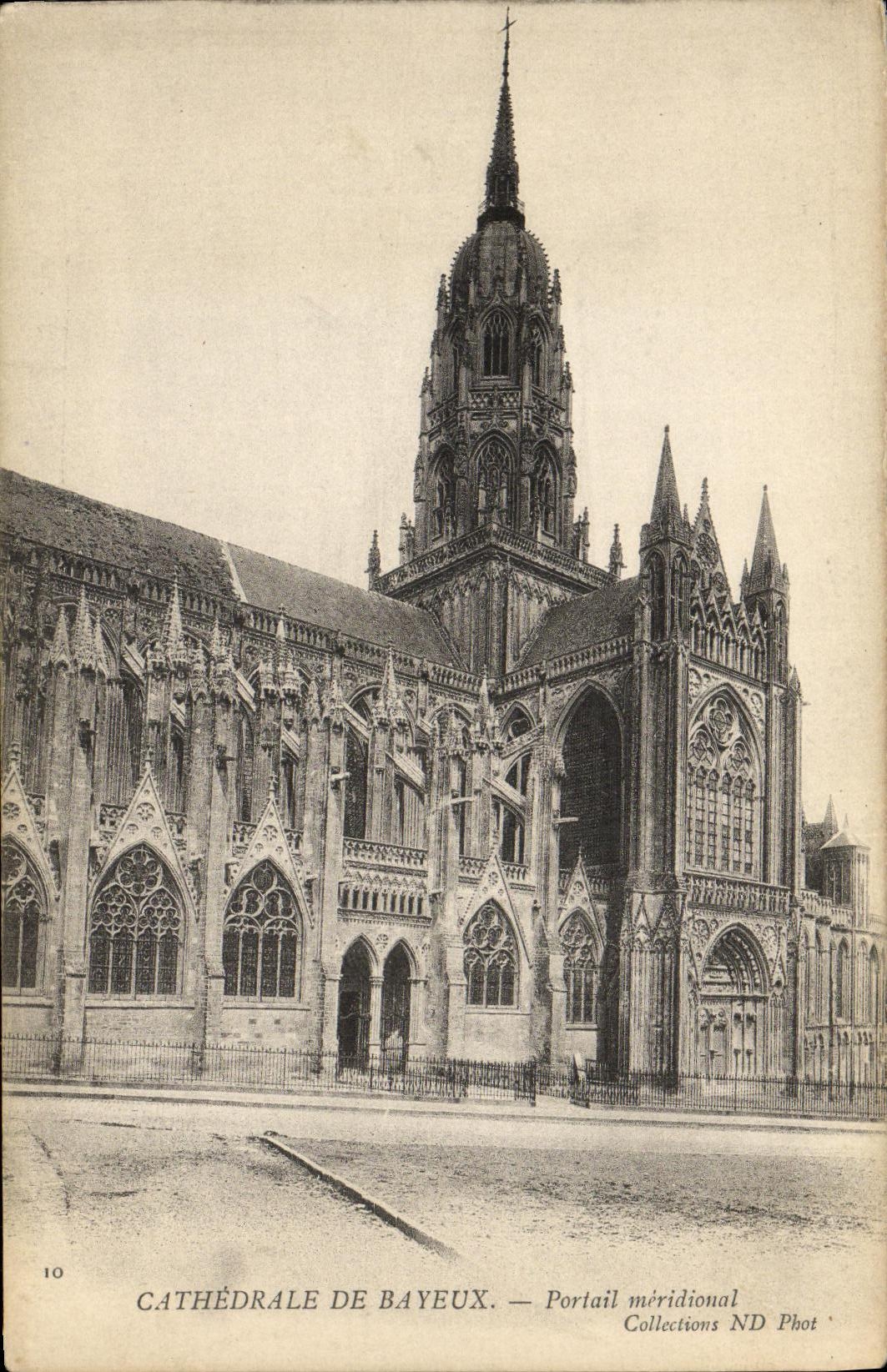 POSTAL Bayeux de la VENDIMIA la puerta mas situada mas al sur de la catedral