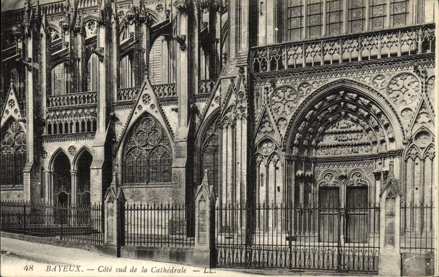 Pieza meridional de Bayeux de la POSTAL de la VENDIMIA de la catedral