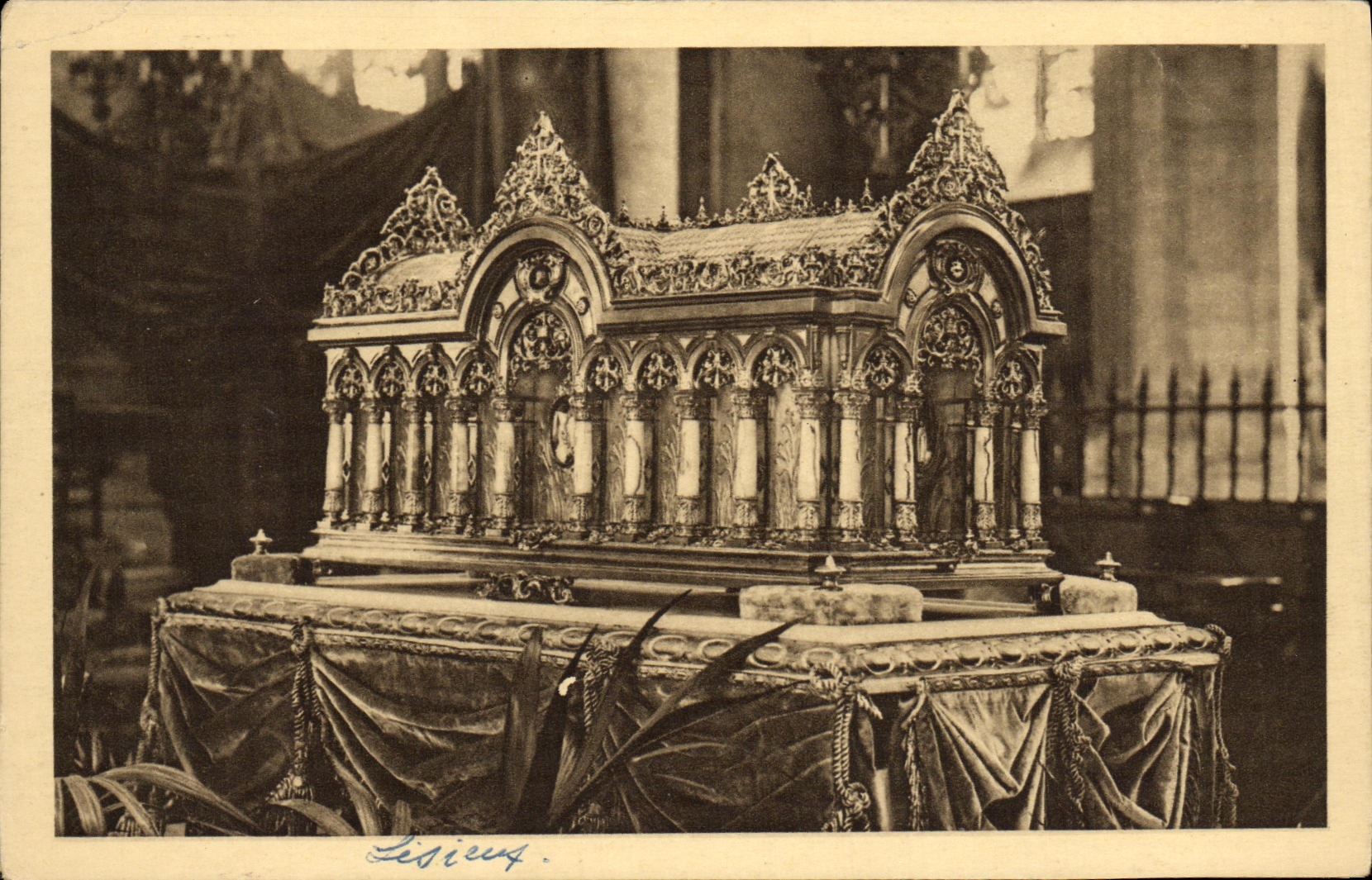 VINTAGE POSTCARD the Basilica De Lisieux Small hunting of vermeil offered by Brazil