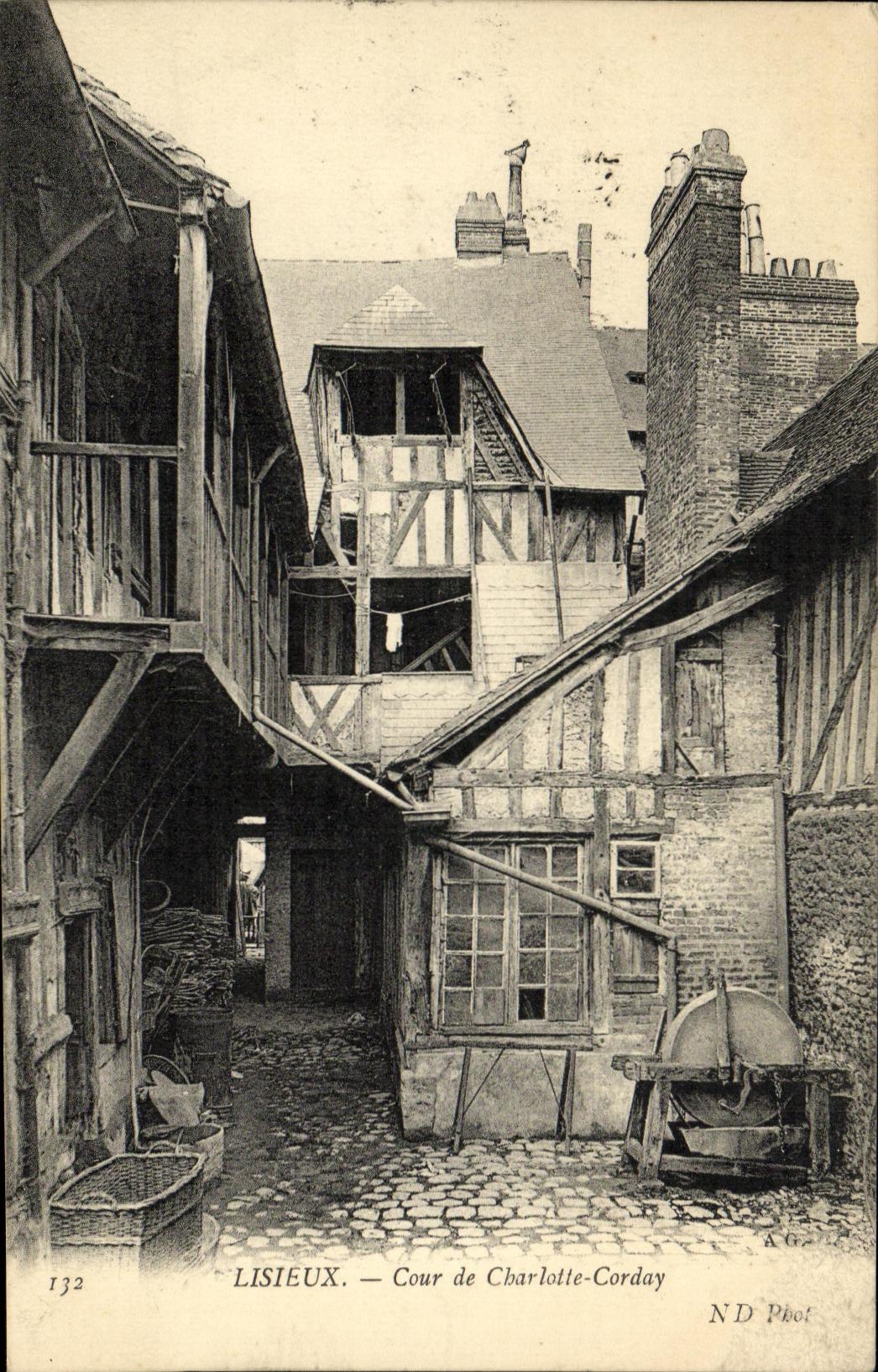 Corte de Lisieux de la POSTAL de la VENDIMIA de Charlotte Corday