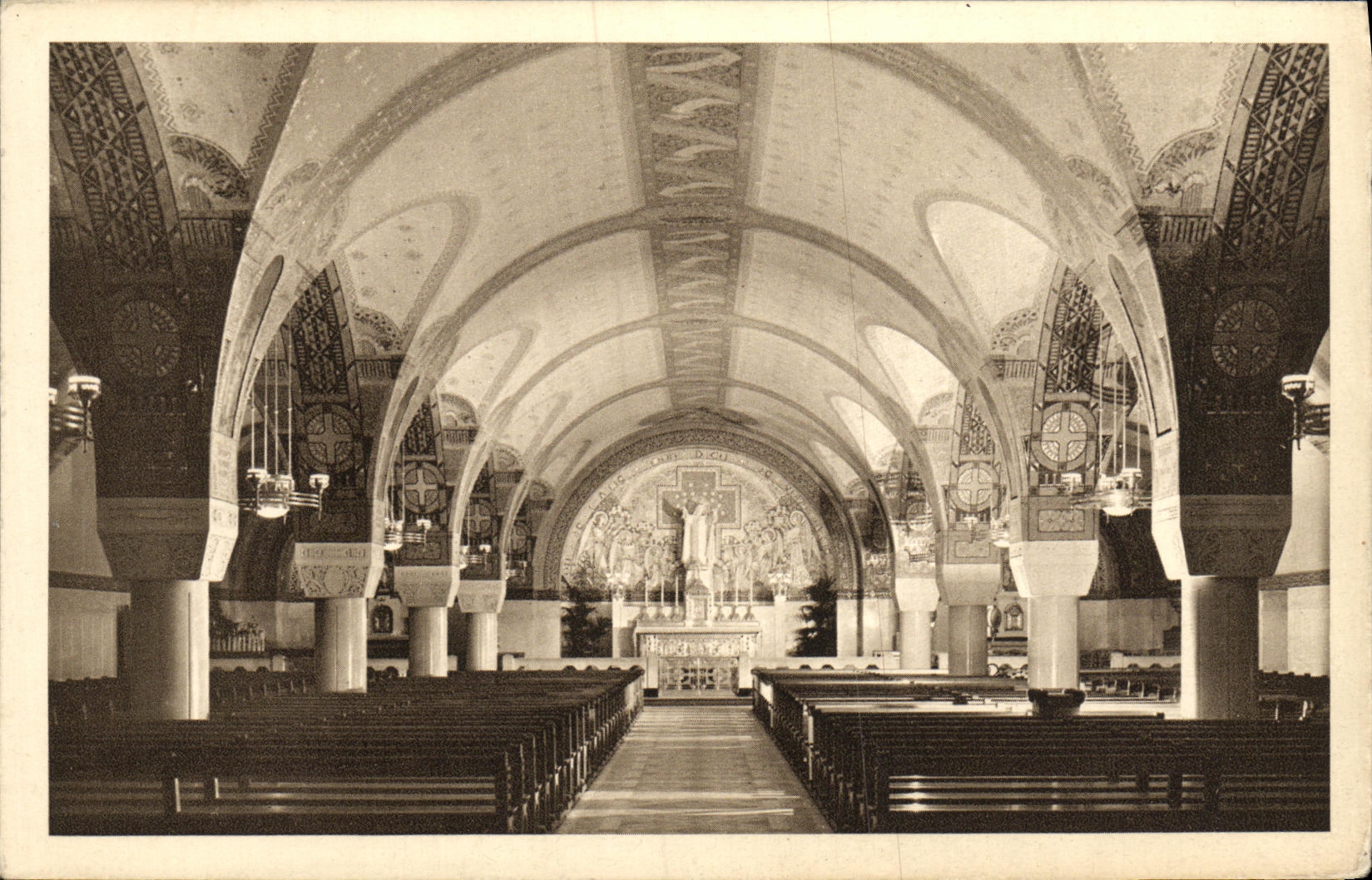 POSTAL Lisieux de la VENDIMIA la basilica de la cripta