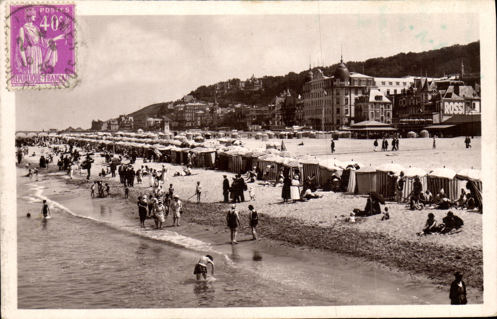 La POSTAL Trouville de la VENDIMIA la playa tiene alta marea