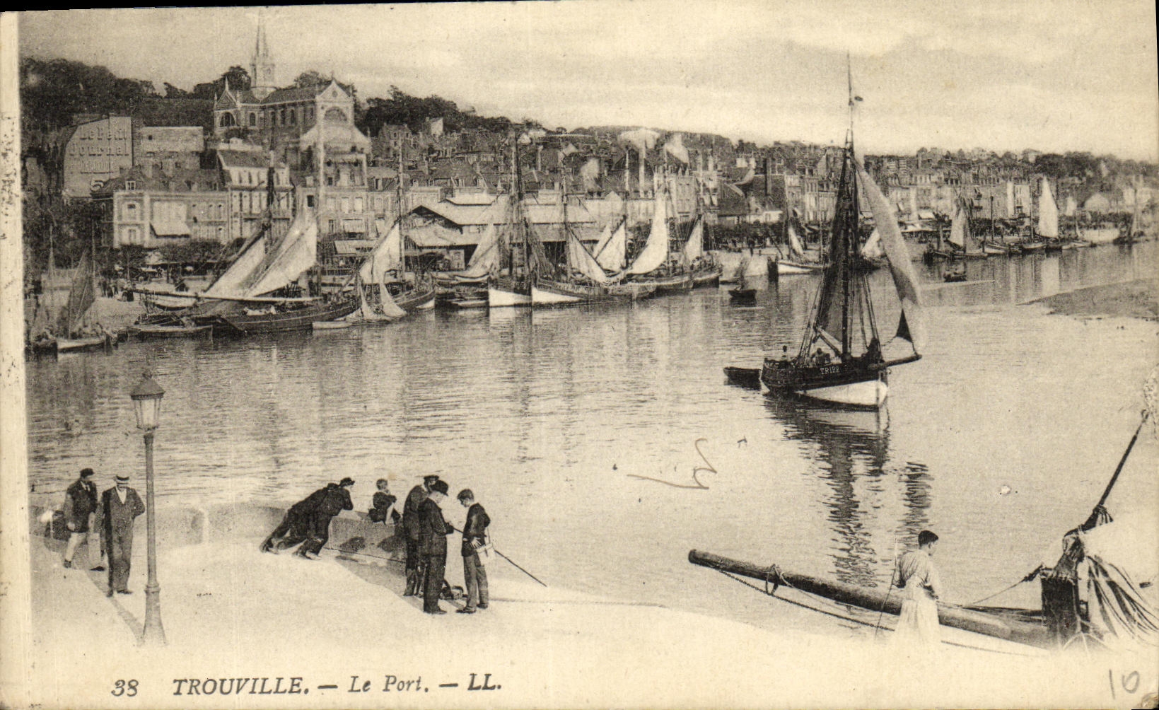 POSTAL Trouville de la VENDIMIA el barco portuario
