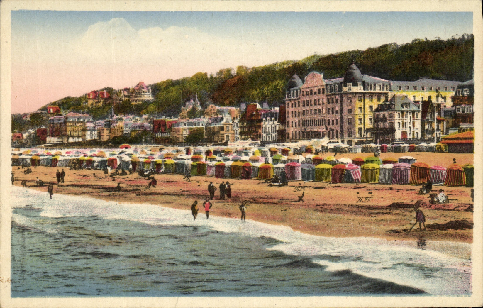 La POSTAL Trouville Reine de la VENDIMIA de las playas la playa tiene alta marea