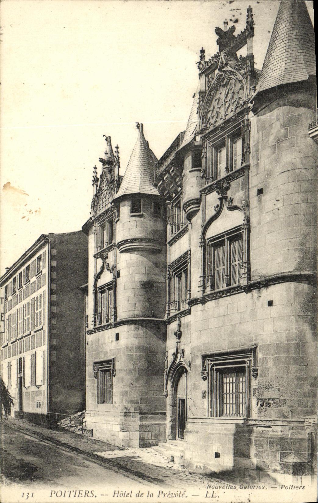VINTAGE POSTCARD Poitiers Hotel of Prevote