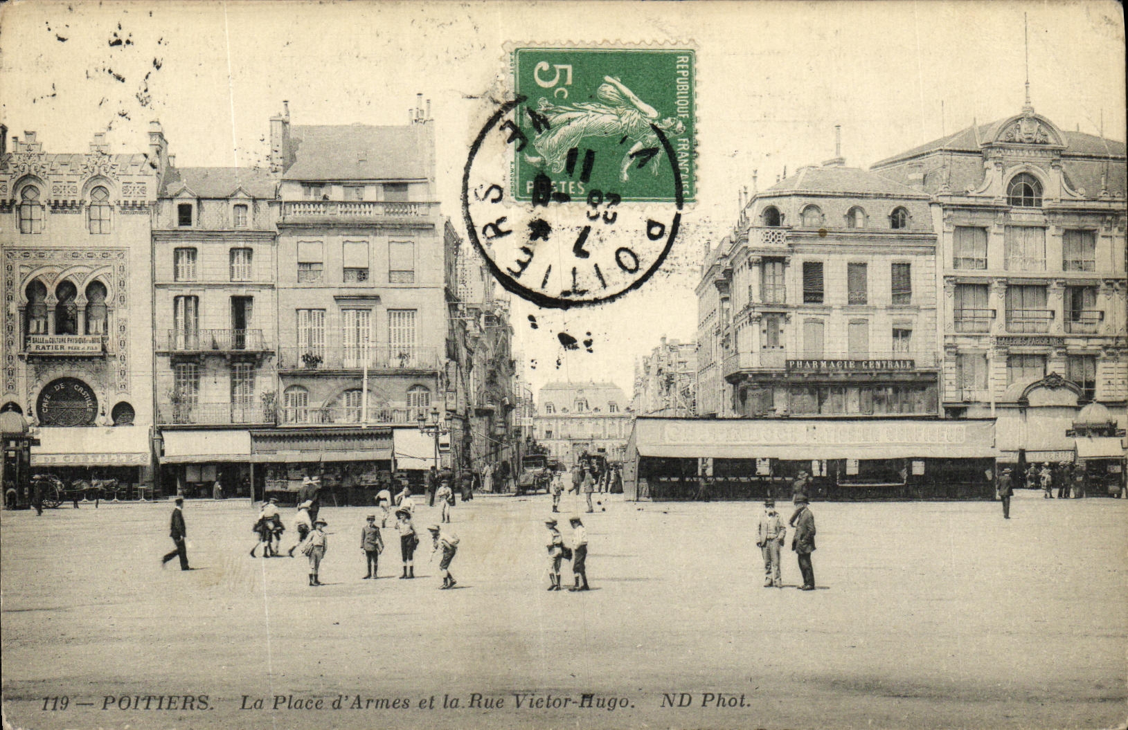 VINTAGE POSTCARD Poitiers the Place D Weapons and the Street Victor Hugo Children