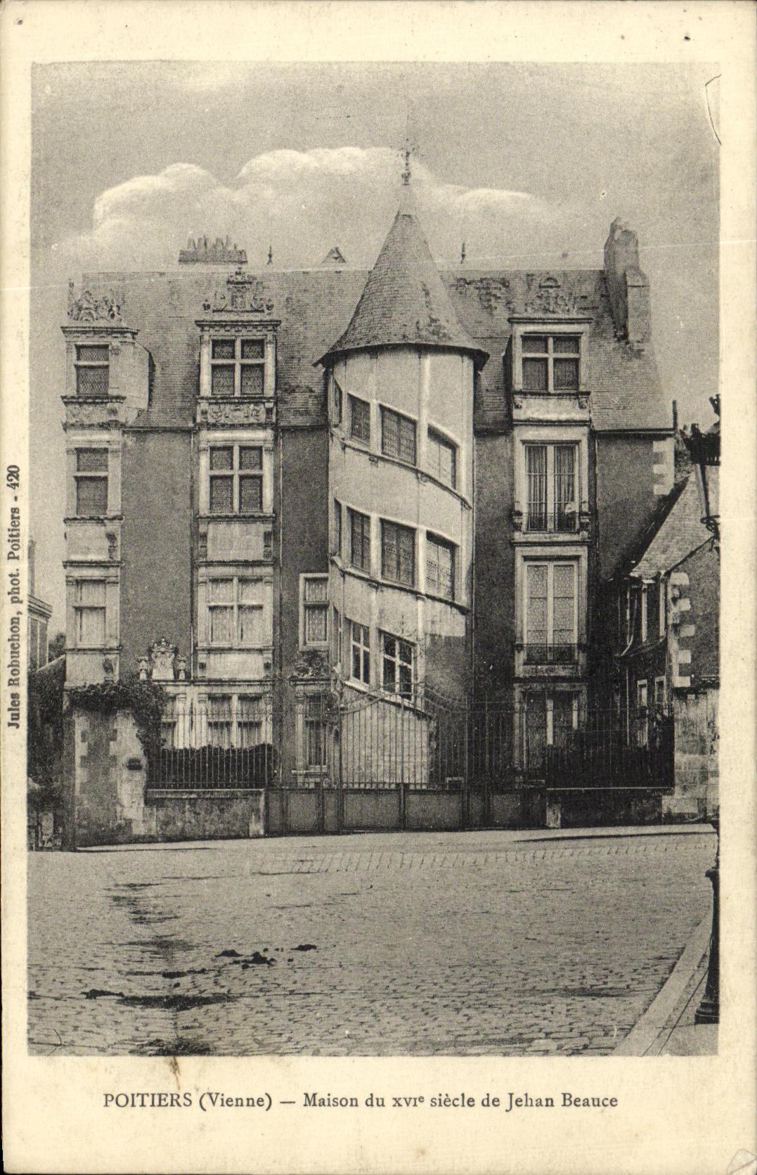 VINTAGE POSTCARD Poitiers House of the 16th Century of Jehan Gaping